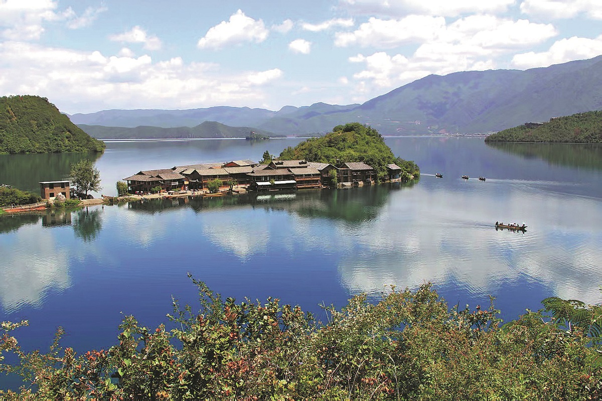Mosuo ethnic people in Yunnan's 'Shangri-La' boost tourism, maintain matriarchal culture