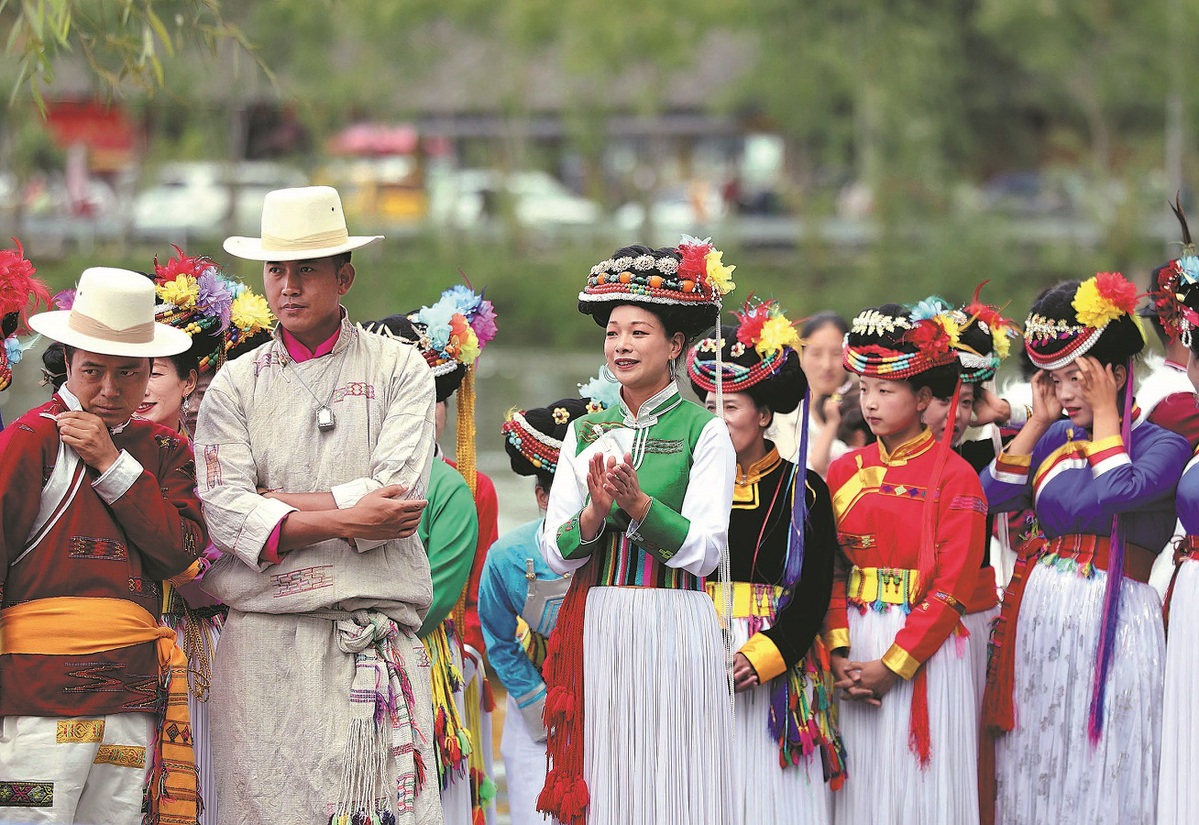 Mosuo ethnic people in Yunnan's 'Shangri-La' boost tourism, maintain matriarchal culture