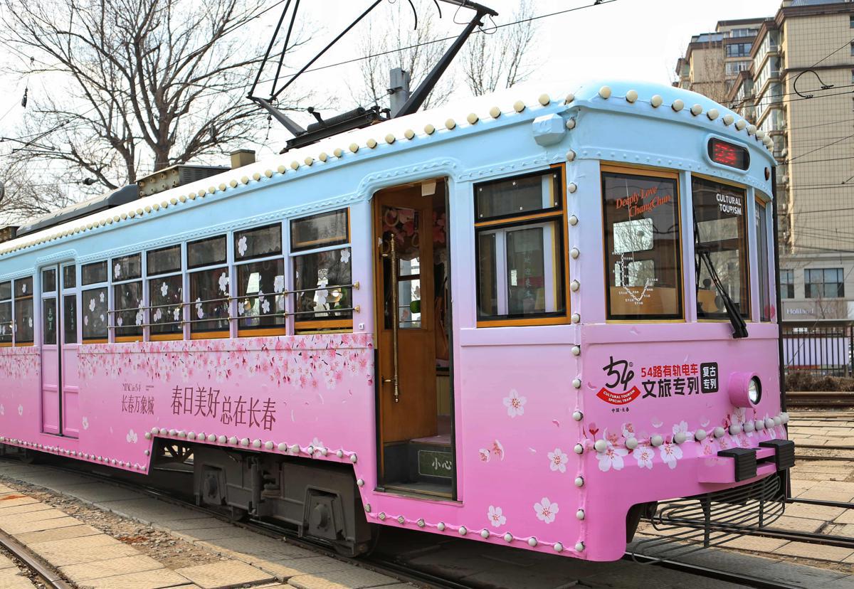 Spring tramcar draws crowds on blossoming journey in China’s Changchun