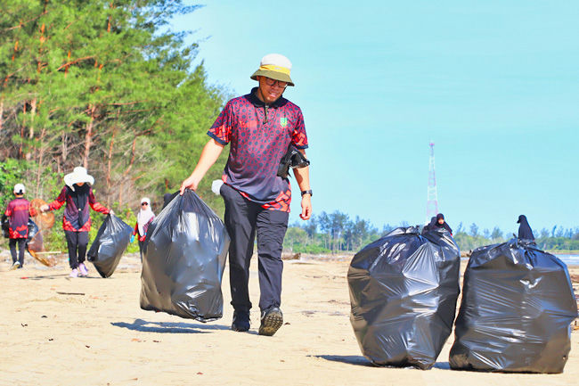 Brunei’s young ‘waste heroes’ collect over 300kg of litter in beach clean-up