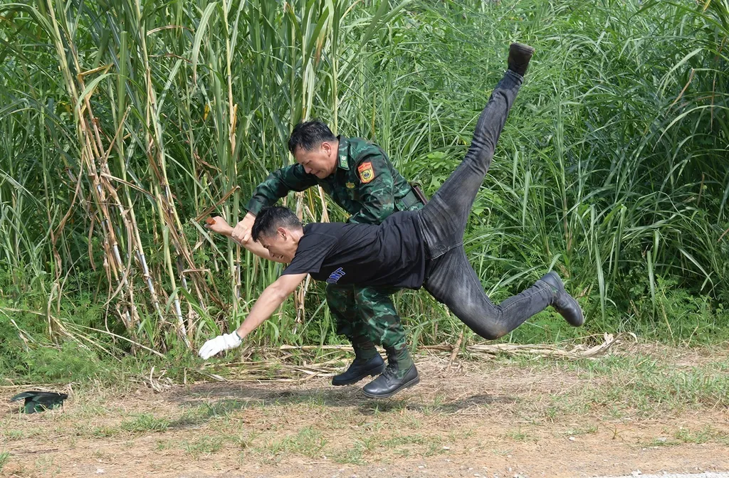 Vietnam, China conclude first joint military training exercise