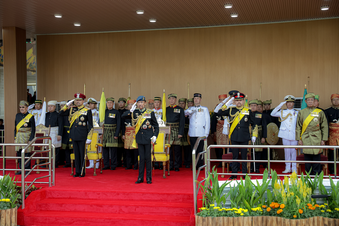 Bruneians pays tribute at Grand Parade to mark Sultan’s 79th birthday