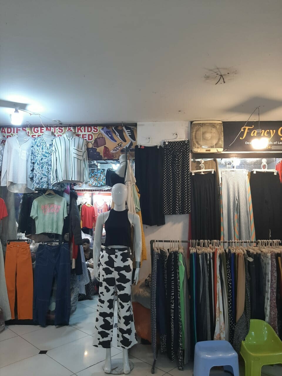 Pakistan’s ‘landa’ is getting a cool rebrand — it’s now called thrifting and everyone’s doing it