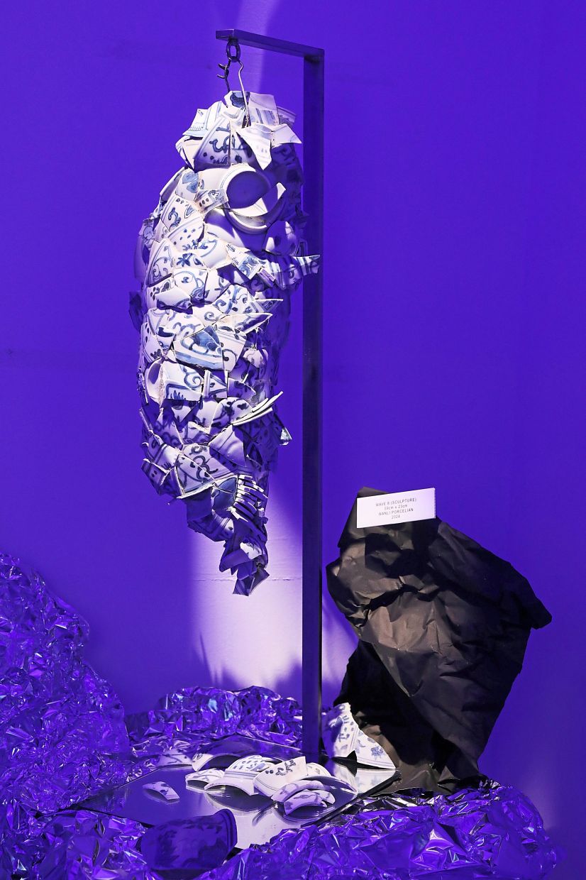 Malaysian artist breathes new 'blue' life into broken shipwreck porcelain