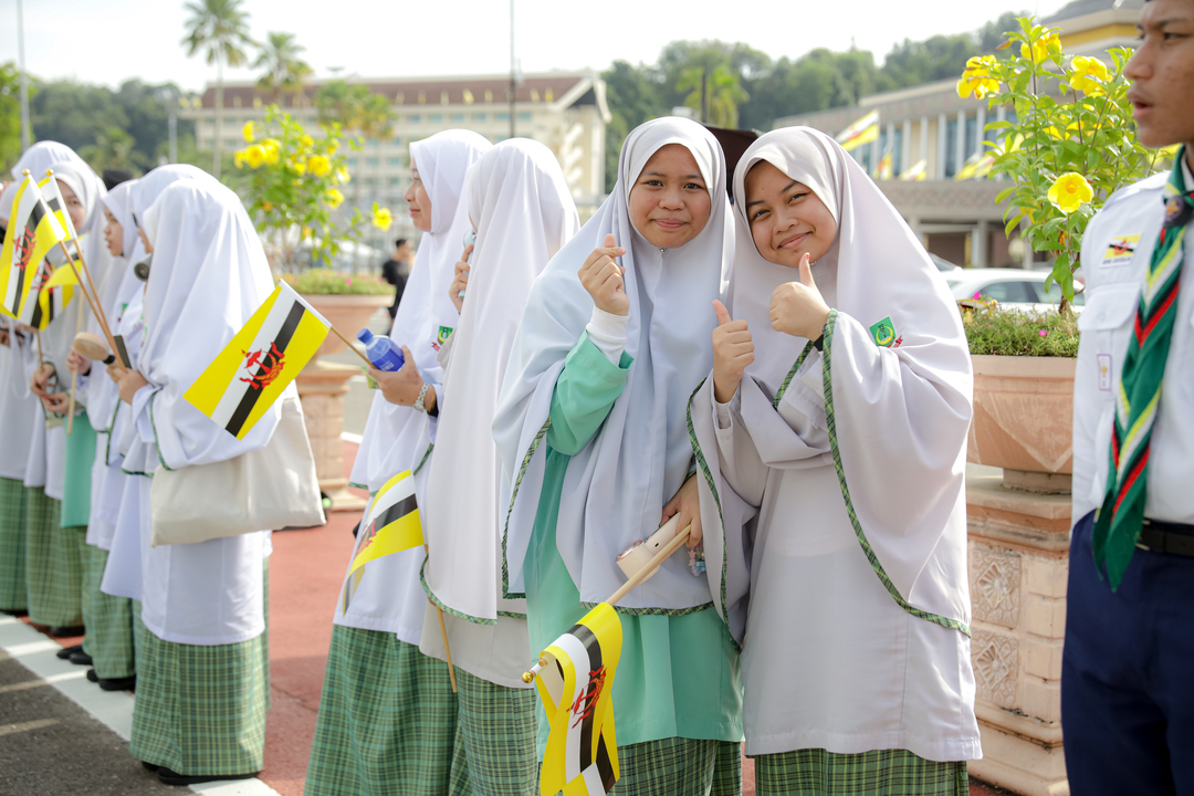 Bruneians pays tribute at Grand Parade to mark Sultan’s 79th birthday