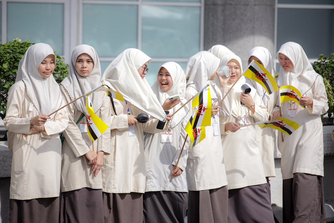 Bruneians pays tribute at Grand Parade to mark Sultan’s 79th birthday