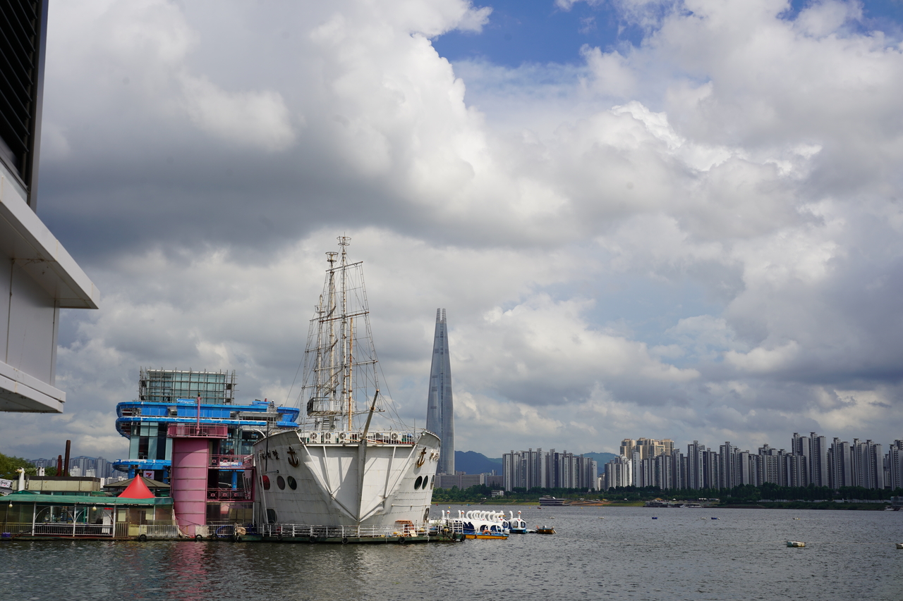 Seoul’s 1st water bus offers scenic commute, but challenges remain