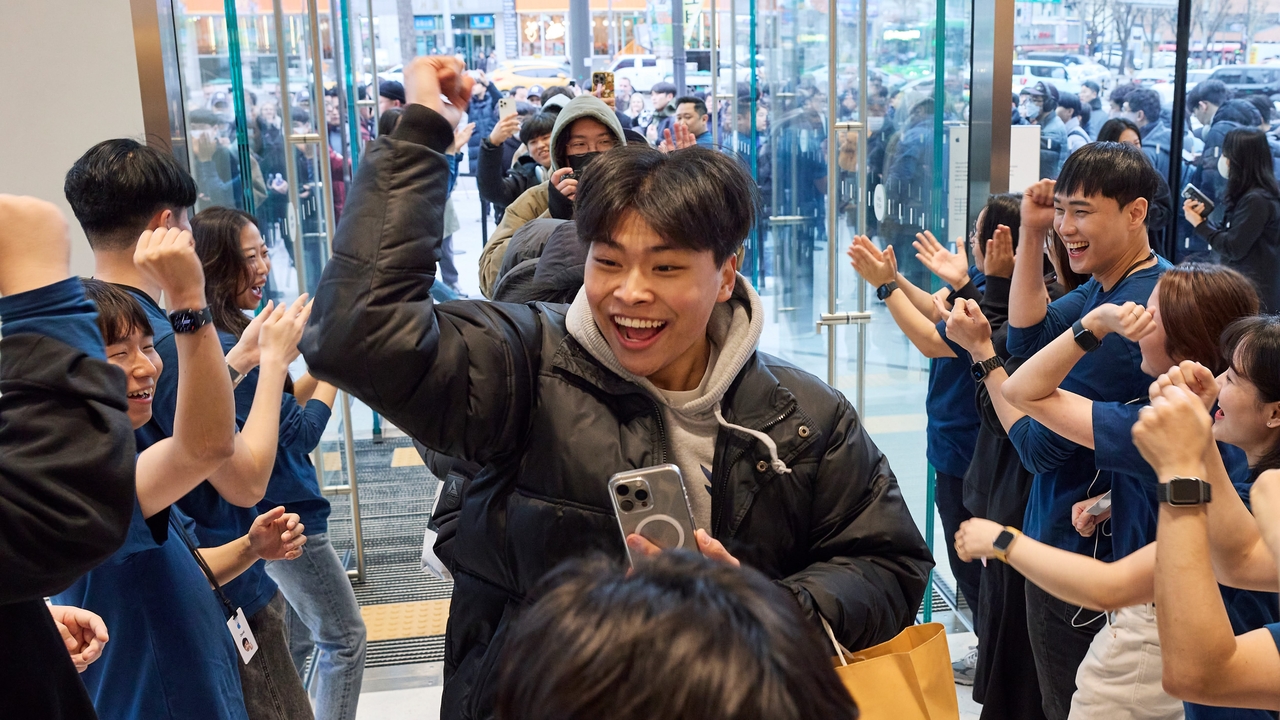 Why some Koreans considered iPhone ‘half-baked’ until it could replace their wallet and record calls