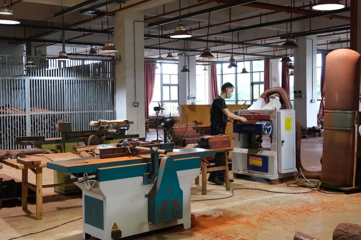 Chinese traditional craft furniture innovates with material selection and design styles