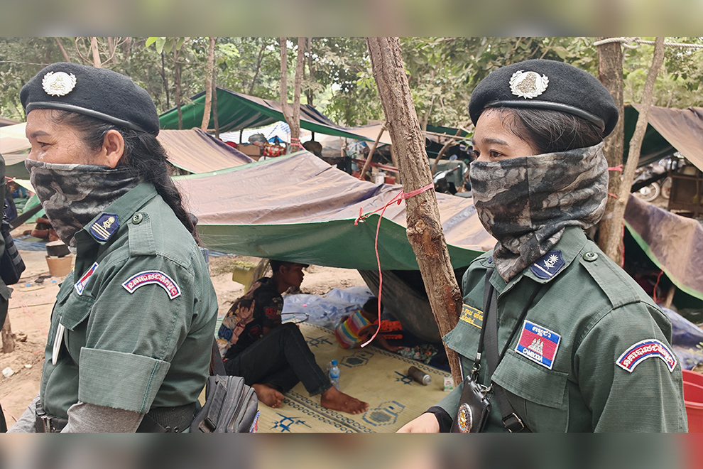 International delegation, UN, visit refugee camps as displaced Cambodians call for ceasefire support