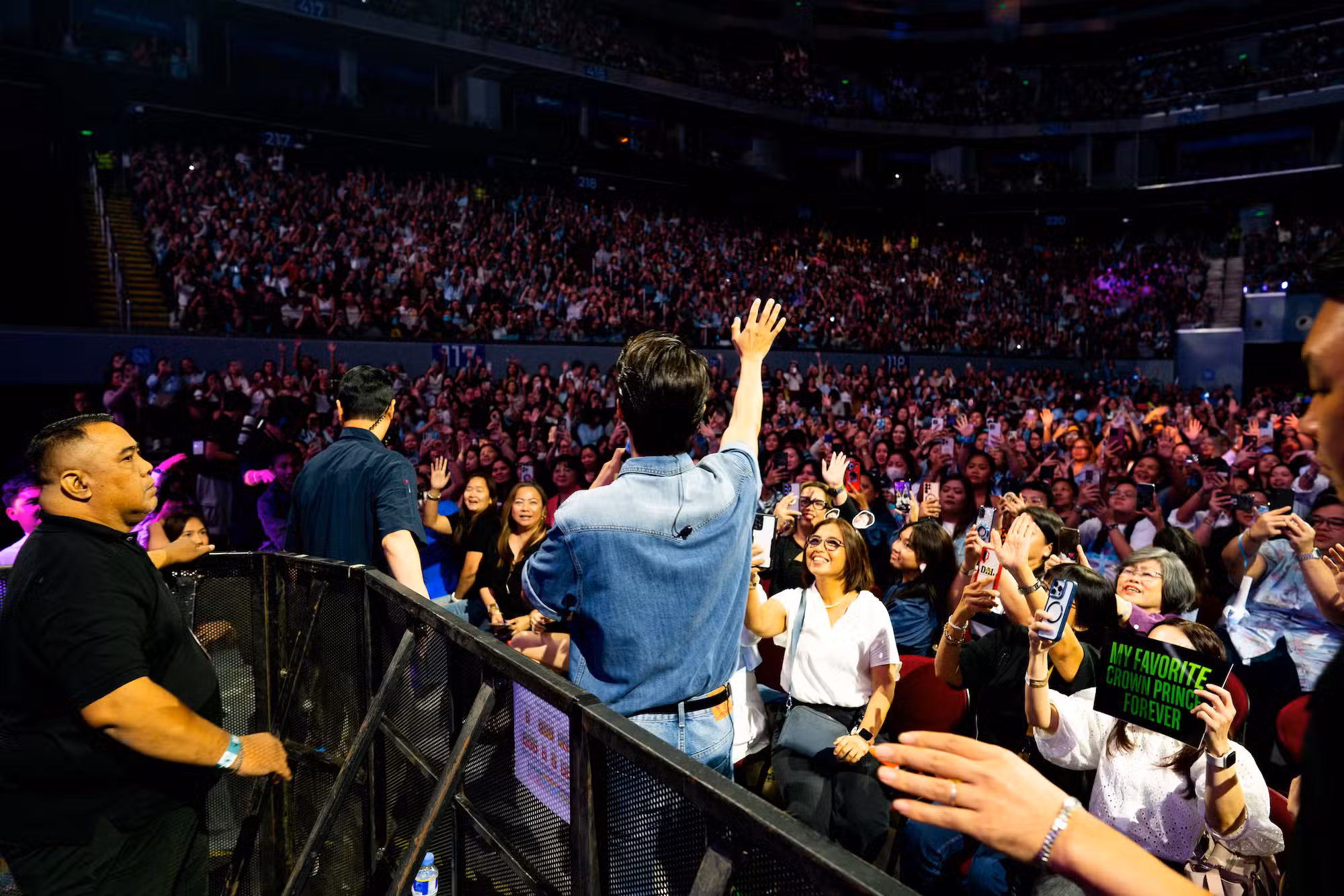 A fan service marathon for Filipinos? South Korean superstar Park Bo-gum ran it—with energy to spare