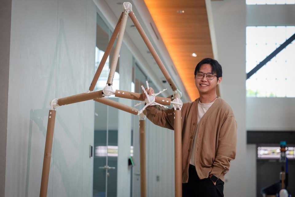 Compact needle-carrying device for diabetes patients wins James Dyson Award for Singapore