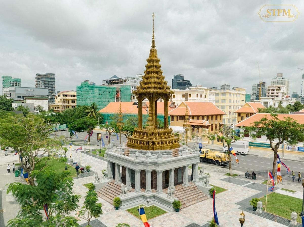 What are the influences of Buddhist thought on the Cambodian constitution?