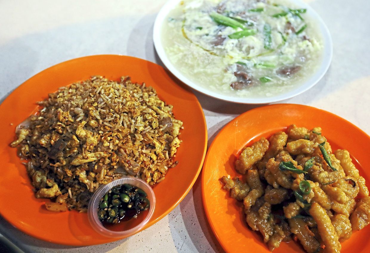 Chinese food stall in Malaysia’s Petaling Jaya still wokking after 30 years
