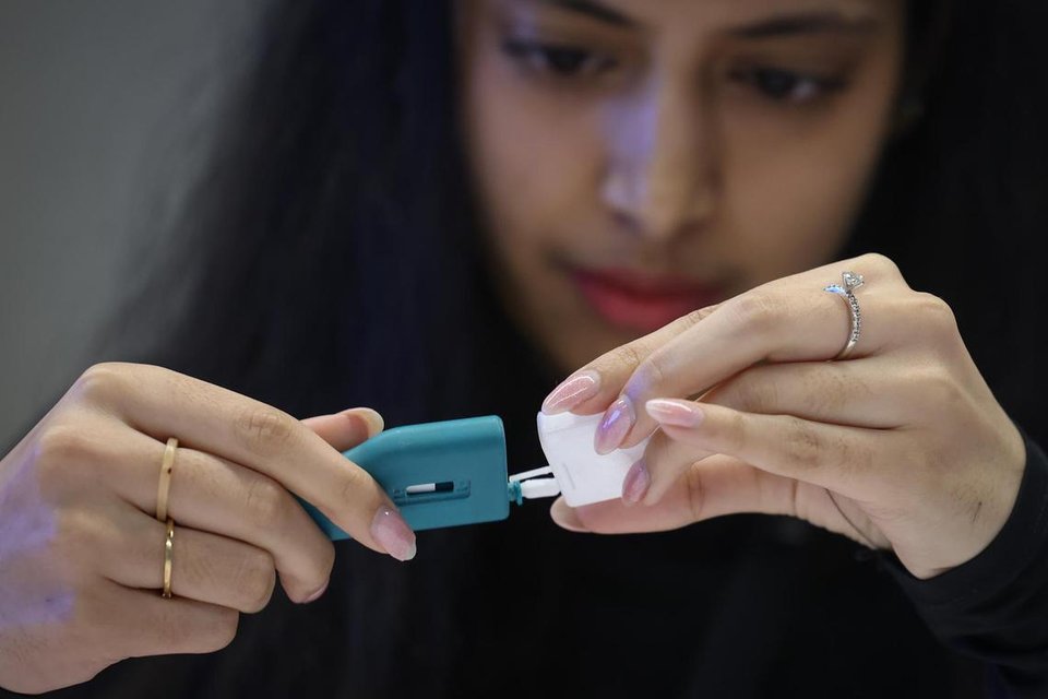 Compact needle-carrying device for diabetes patients wins James Dyson Award for Singapore