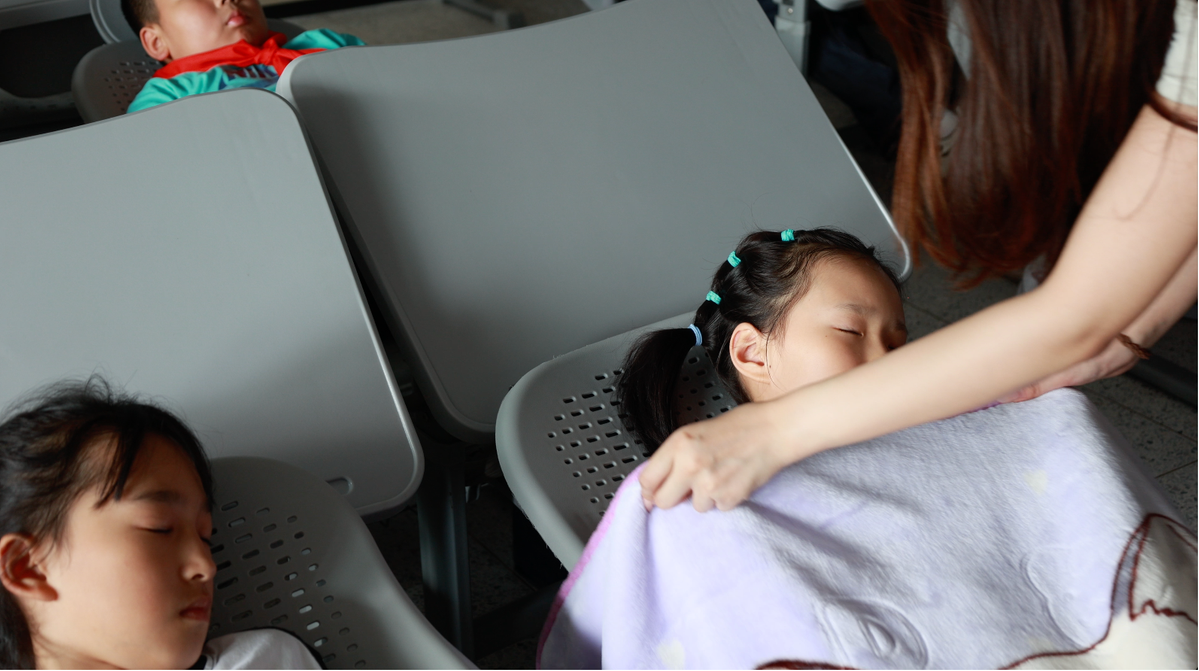 Chinese school introduces reclining chairs for student naps