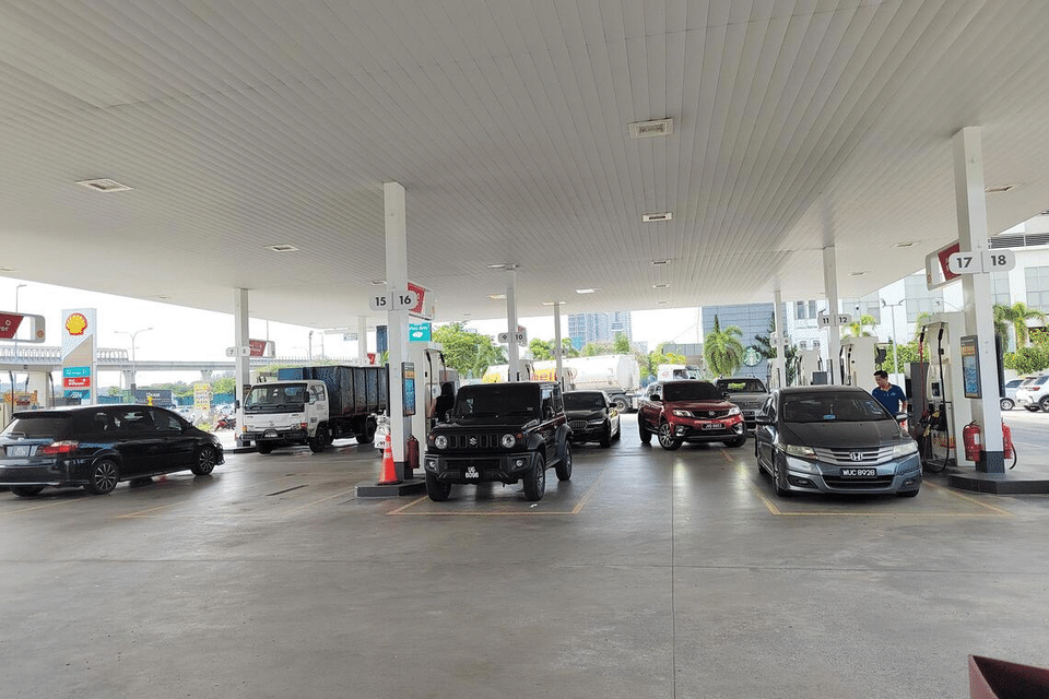 Malaysia to let citizens with Singapore driving licences tap new RON95 fuel subsidy