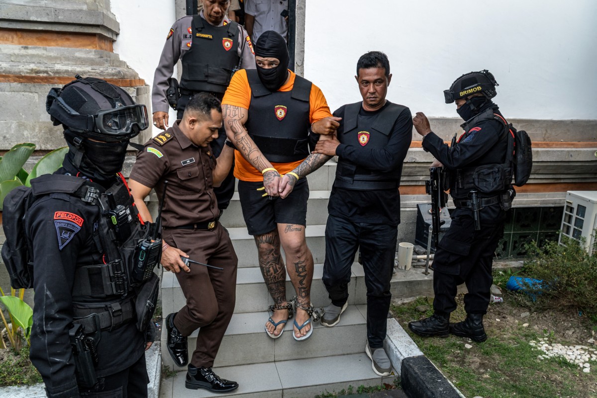 Three Australians face death penalty over Bali shooting