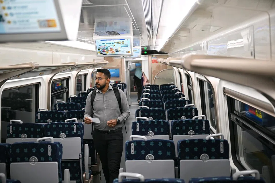 马来西亚期待已久的连接吉隆坡和新山的电动火车服务首次试运行