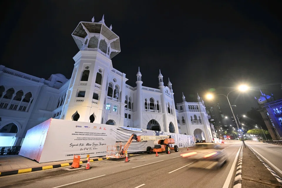 马来西亚期待已久的连接吉隆坡和新山的电动火车服务首次试运行