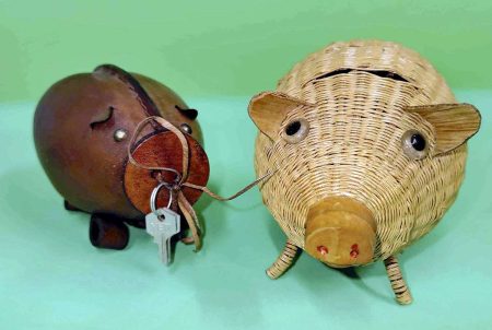 Popularity of piggy banks showcased at Japanese bank’s museum