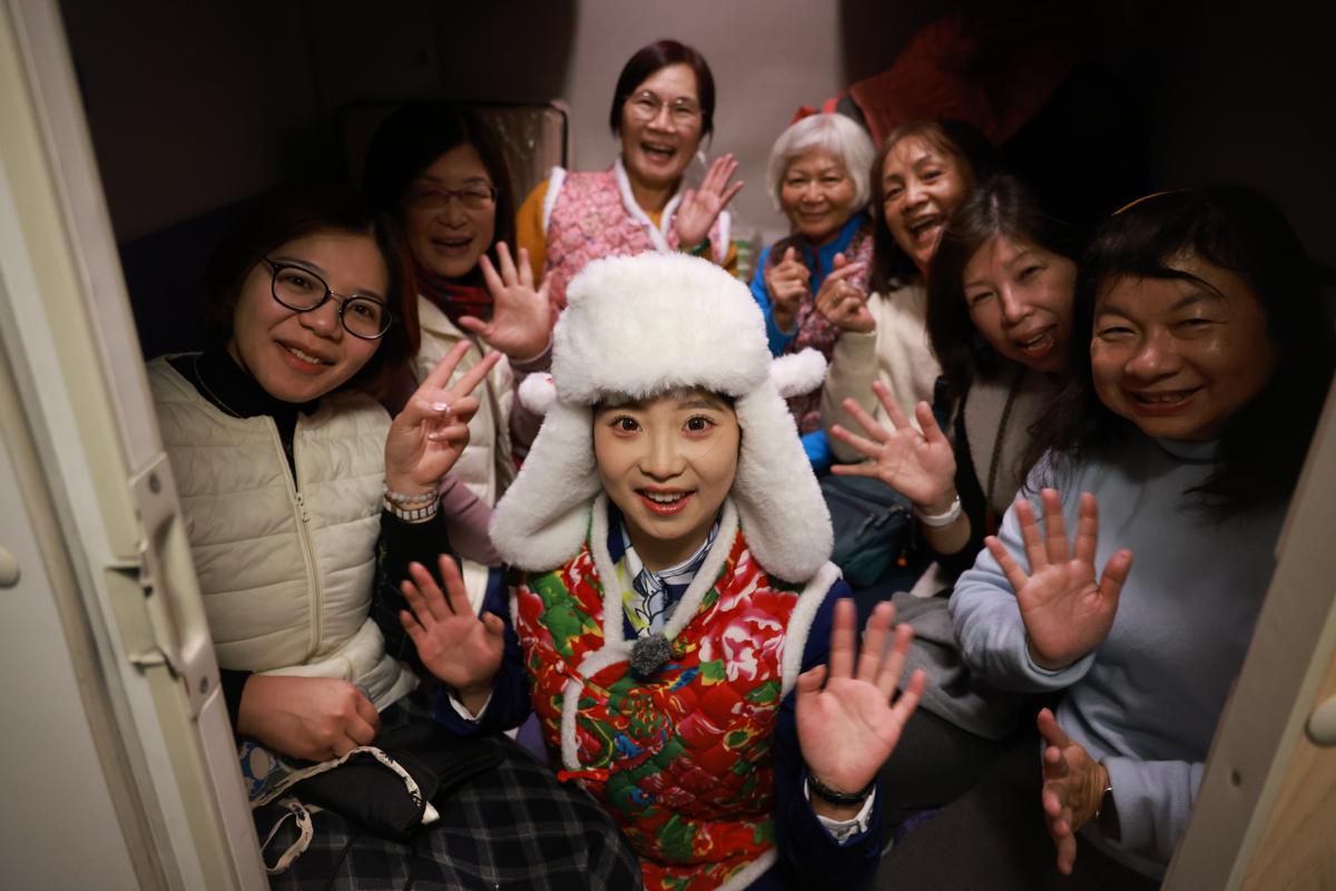 Folk-themed train takes international tourists to China's far north