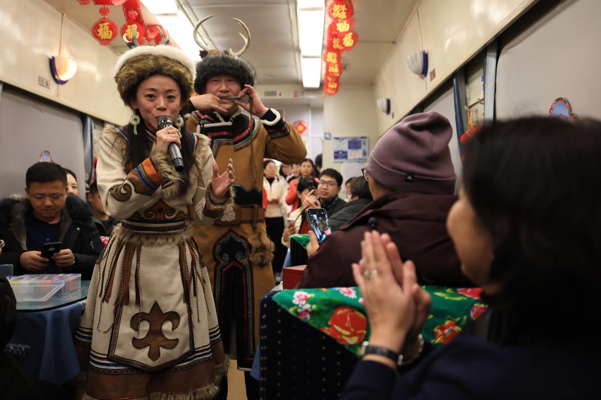Folk-themed train takes international tourists to China's far north
