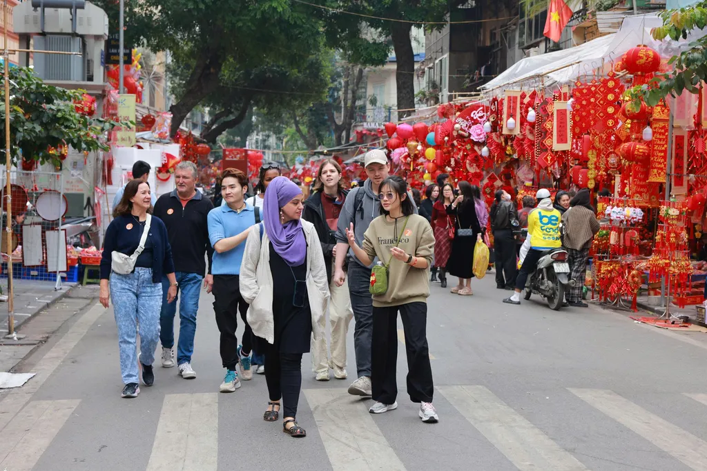 Bustling days at Hanoi flower market ahead of Vietnam’s Lunar New Year