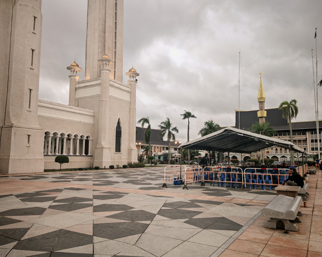 Communal iftar returns to Brunei capital’s landmark mosque
