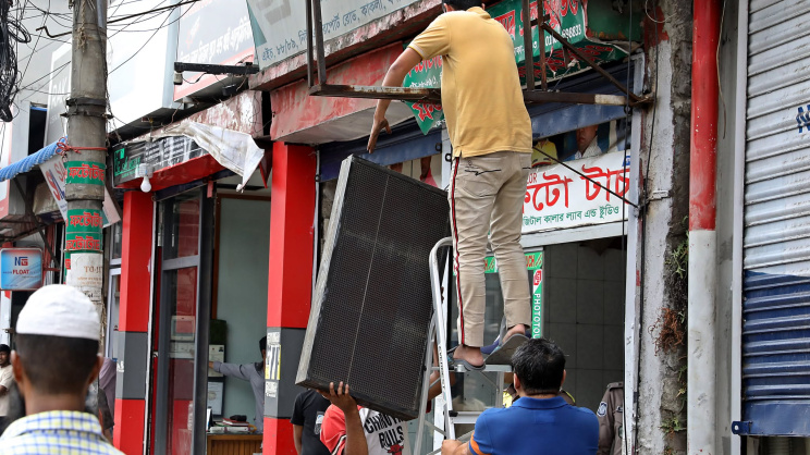 Drive to clear footpaths in Dhaka launched