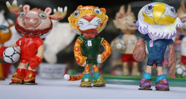 Retired Vietnamese teacher turns eggshells into World Cup mascots