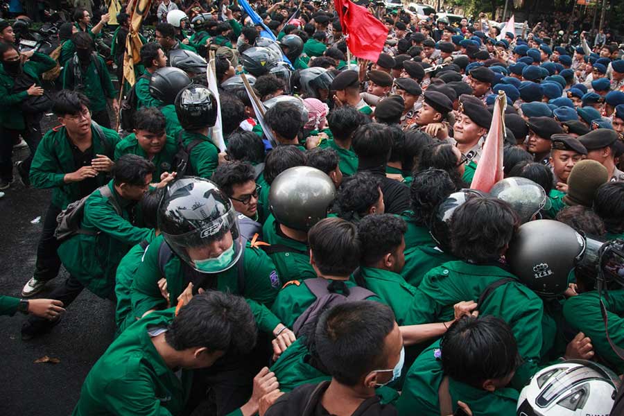 Growing discontent with policymaking keeps Indonesian students on streets –  Asia News Network