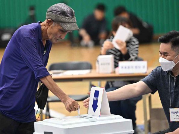South Korea votes for new leader amid hopes for end to months of political unrest