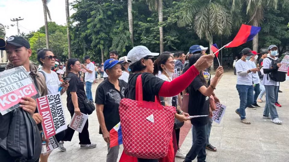 100-members-of-the-Kingdom-of-Jesus-Christ-hold-a-protest-at-the-Liwasang-Bonifacio-in-Manila-2-1200x900.jpeg.avif