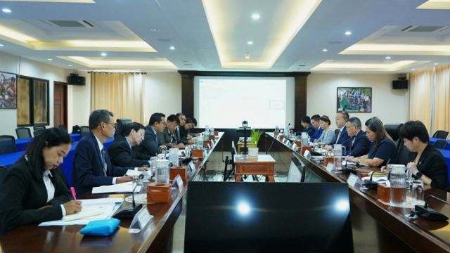 12_9_2024_officials_from_the_agriculture_ministry_and_a_delegation_from_zhengzhou_china_hold_a_meeting_in_phnom_penh_on_september_9.jpg