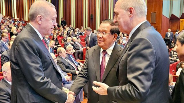 13_12_2024_senate_president_hun_sen_shakes_hands_with_turkish_president_recep_tayyip_erdogan_left_and_turkish_speaker_of_parliament_numan_kurtulmus_in_ankara_turkiye_on_december_12_shs.jpg