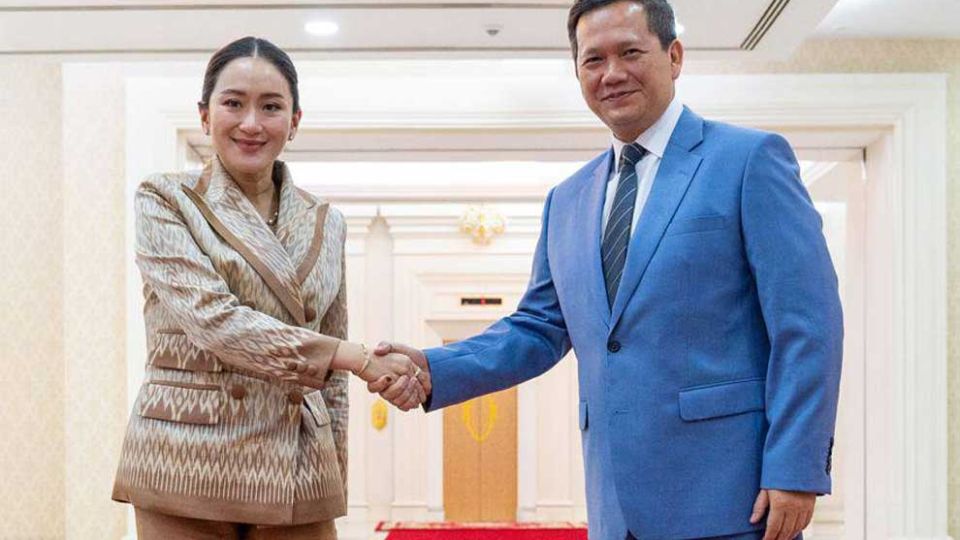 18_3_2024_pheu_thai_party_president_paetongtarn_shinawatra_shakes_hands_with_prime_minister_hun_manet_at_the_peace_palace_in_phnom_penh_on_march_18_ptp.jpg
