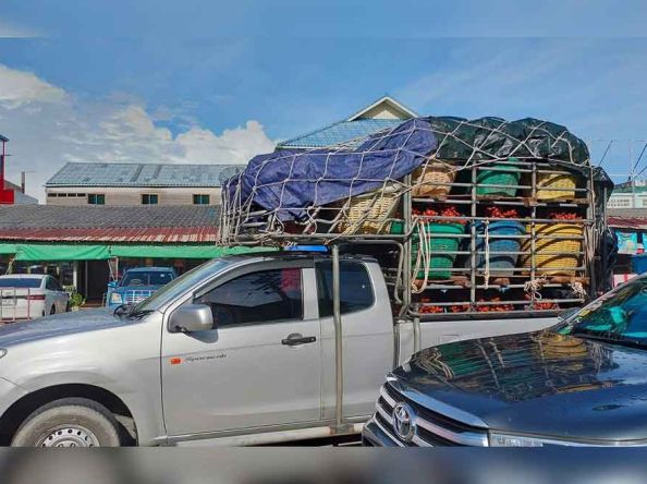 Cambodia halts Thai fruit and vegetable imports until border hours restored