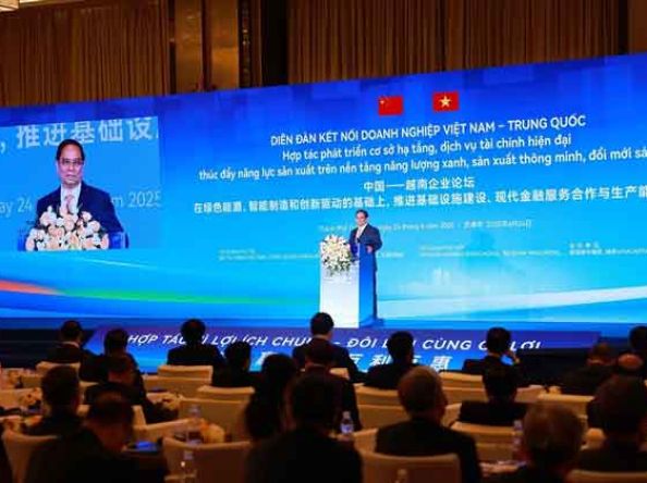 Vietnam, China strengthen economic ties with new cooperation deals