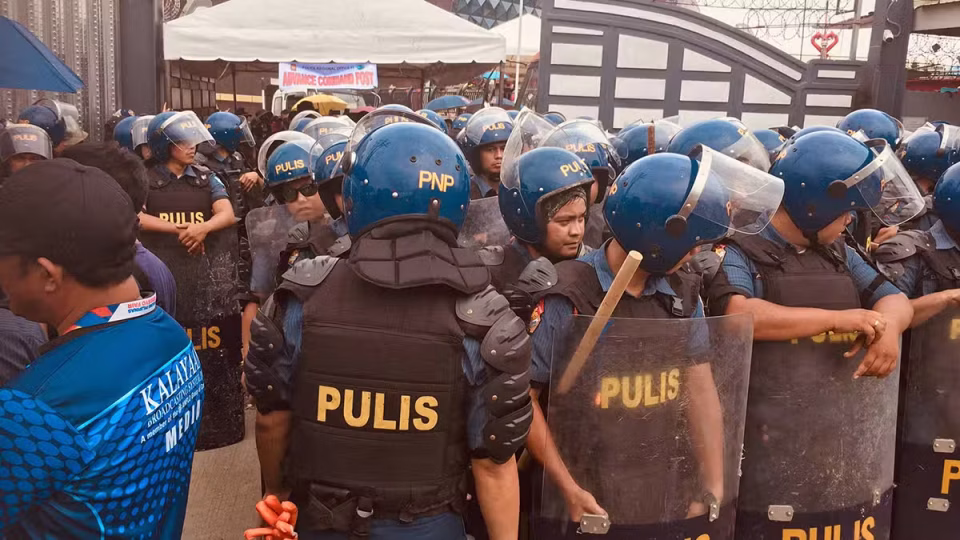 2000-police-officers-Apollo-Quiboloy-KOJC-compound-Davao-25August2024.jpg-1.avif