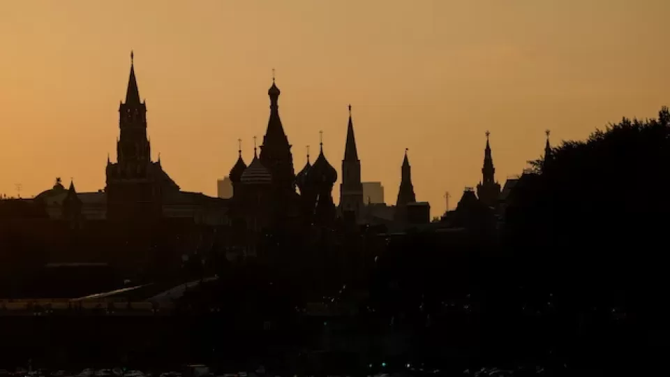 2022-04-06-Moscow-buildings-in-silhouette.webp