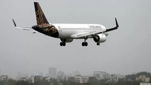 2022-10-13T105651Z865424507RC290X9HH588RTRMADP3SINGAPORE-AIR-TATA-GROUP_0.webp