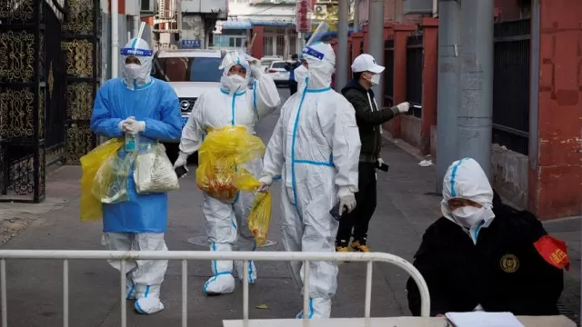 2022-11-23T053435Z610386629RC2ERX91L7JQRTRMADP3HEALTH-CORONAVIRUS-CHINA_1.webp