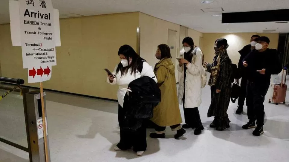 2023-02-27T073718Z1485610159RC28MY9YDHEFRTRMADP3HEALTH-CORONAVIRUS-CHINA-JAPAN_1.webp