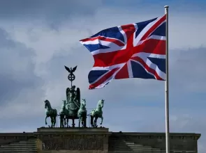 Britain agrees to join trans-Pacific free trade pact