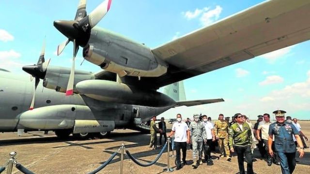 2023-04-02-Ferdinand-Marcos-Jr.-C130-plane-inspection.jpg