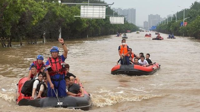 2023-08-02-People-in-evacuation-raft-in-China.jpeg