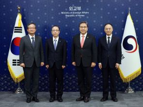 Trilateral Korea-Japan-China meeting opens after four-year hiatus