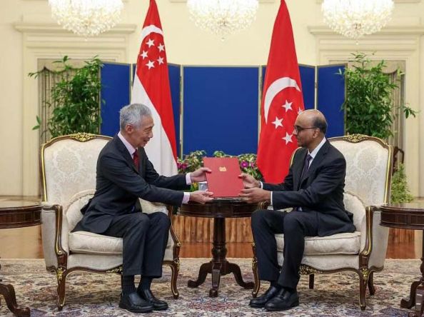 President Tharman thanks PM Lee for decades of selfless service, steering S’pore through crises