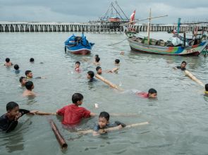 Jakarta to break ground on giant sea wall in September